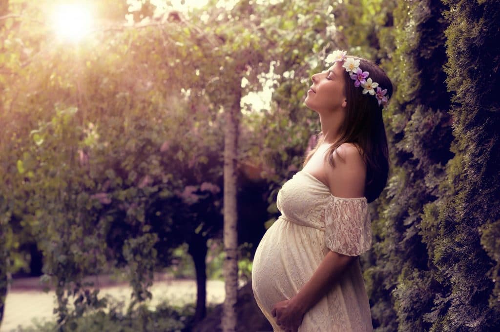 Schwangerschaft Fotograf Monika Kessler aus Vorarlberg zeigt Babybauchfotos