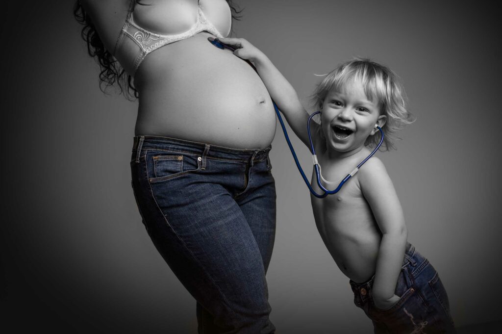 Schwangerschaft Fotograf Monika Kessler aus Vorarlberg zeigt Babybauchfotos
