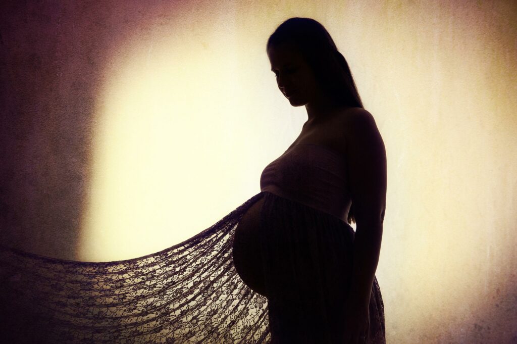Monika Kessler Schwangerschaft Fotografie Vorarlberg zeigt Babybauchfotos